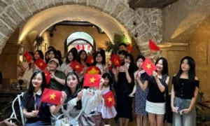 Người trẻ Hà Nội tìm về ký ức ngày thống nhất Người trẻ Hà Nội tìm về ký ức ngày thống nhất