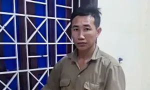 Phụ huynh khai túm tóc, đánh hai giáo viên do 'say rượu' Phụ huynh khai túm tóc, đánh hai giáo viên do 'say rượu'