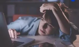 Làm 20 tiếng mỗi ngày vẫn bị sa thải Làm 20 tiếng mỗi ngày vẫn bị sa thải