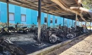Cháy ở trường học, gần 20 xe máy bị thiêu rụi Cháy ở trường học, gần 20 xe máy bị thiêu rụi