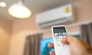 Tại sao bật điều hòa phải để hé cửa?