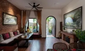 Nhà phố 100 m2 chia gần nửa diện tích làm sân vườn