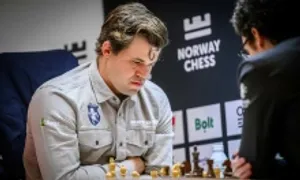 Carlsen hạ Caruana, trở lại đỉnh bảng siêu giải Na Uy Carlsen hạ Caruana, trở lại đỉnh bảng siêu giải Na Uy