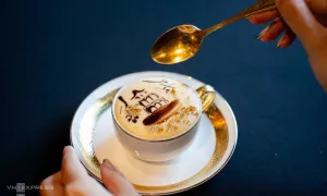 Cà phê trứng dát vàng ở Hà Nội Cà phê trứng dát vàng ở Hà Nội