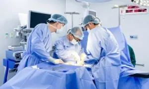 Bé gái bị dị tật nang ruột đôi