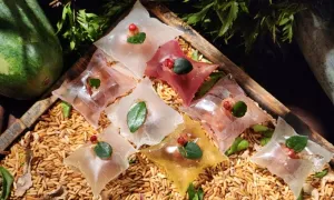 Hoa phượng, bông bần dùng trong nhà hàng chay ở TP HCM