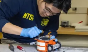 Hộp đen hé lộ điều gì về tai nạn máy bay? Hộp đen hé lộ điều gì về tai nạn máy bay?