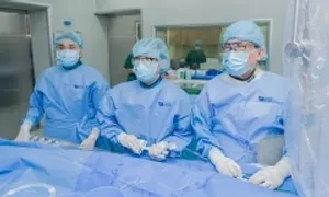 Ba lần đặt stent cho cụ bà nhiều bệnh nền