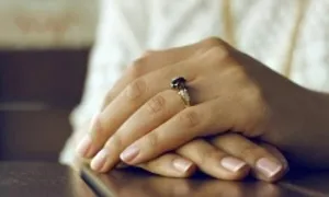 Móng tay đổi màu có phải dấu hiệu suy thận? Móng tay đổi màu có phải dấu hiệu suy thận?