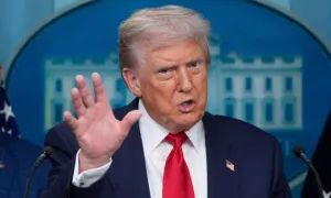 Bà Hillary nêu khả năng đề cử ông Trump cho giải Nobel Hòa bình Bà Hillary nêu khả năng đề cử ông Trump cho giải Nobel Hòa bình