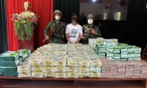 Cuộc vây bắt ôtô chở tang vật ma túy lớn nhất miền Trung Cuộc vây bắt ôtô chở tang vật ma túy lớn nhất miền Trung