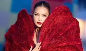 Hoa hậu Ngọc Châu diễn vedette bên vịnh Vĩnh Hy Hoa hậu Ngọc Châu diễn vedette bên vịnh Vĩnh Hy