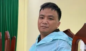 Lừa thiếu nữ chụp ảnh khỏa thân, ép quan hệ tình dục