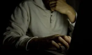 Báo động băng đảng ấu dâm tống tiền, ép trẻ em livestream tự hại