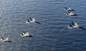Tiêm kích Su-30 Ấn Độ diễn tập đánh cận chiến với F-35 Anh