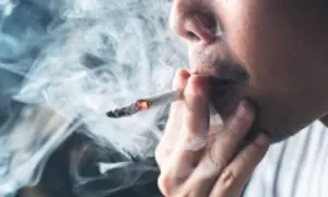 Hút thuốc lá không được bế em bé sơ sinh, có đúng không? Hút thuốc lá không được bế em bé sơ sinh, có đúng không?