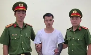 Tiktoker 'Tàng keng Ông Trùm' bị bắt vì công kích việc cứu trợ lũ lụt Tiktoker 'Tàng keng Ông Trùm' bị bắt vì công kích việc cứu trợ lũ lụt
